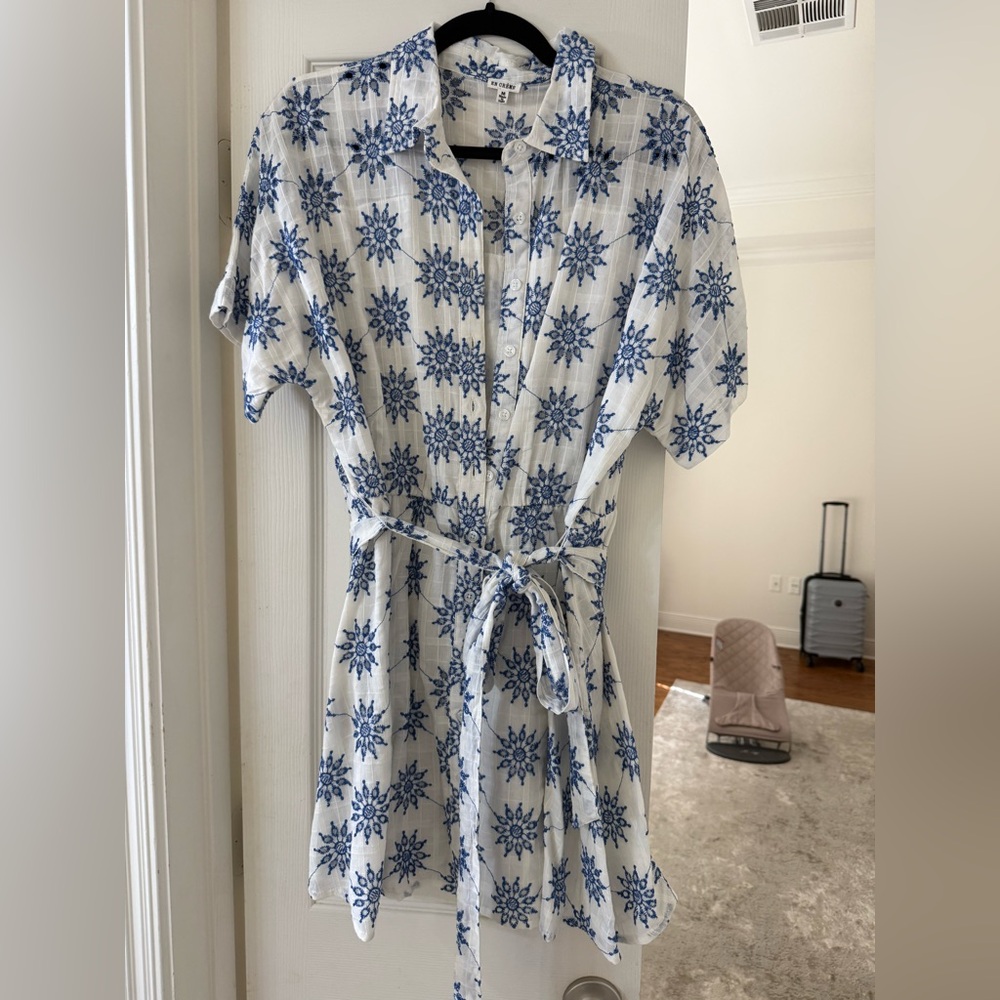 En Creme Blue and White Patterned Mini Dress